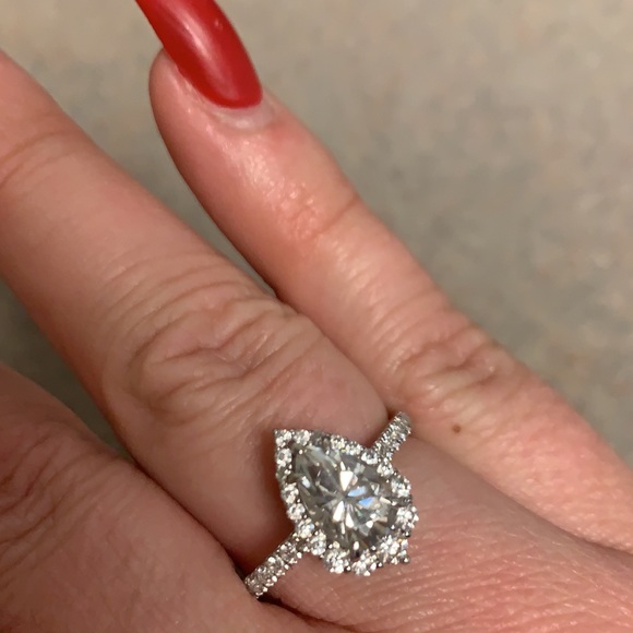 2ct pear DovEggs moissanite ring with halo - Picture 5 of 5